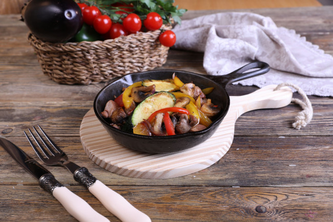 Обои картинки фото еда, вторые блюда, жаркое, мясо, овощи, вкусно