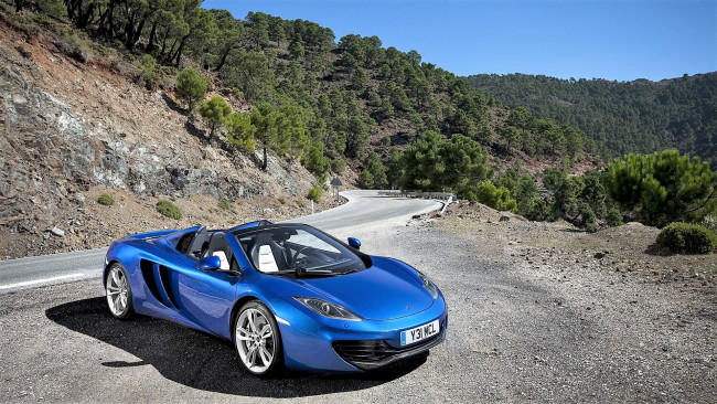 Обои картинки фото автомобили, mclaren, синий, горы, лес