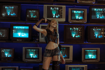 Картинка девушки mari+aisu образ костюм косплей наряд пистолет телевизоры аниме