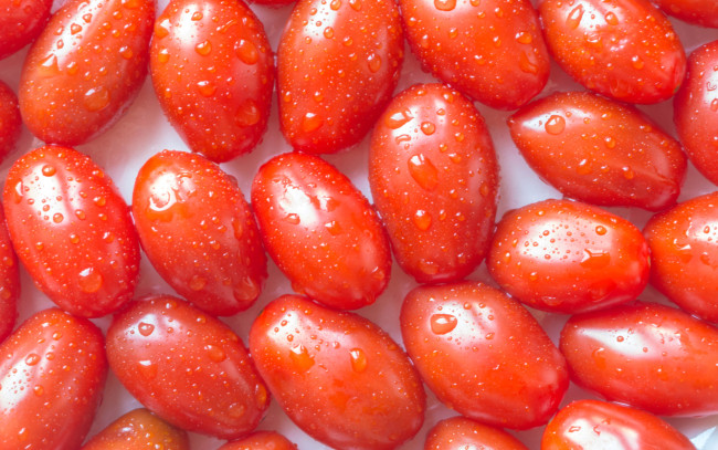 Обои картинки фото еда, помидоры, капли, сливка