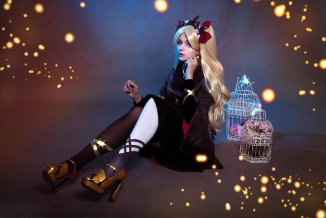 Обои картинки фото девушки, mari aisu, образ, костюм, косплей, клетки, наряд, искры