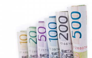 Картинка разное золото купюры монеты евро свернутые валюта