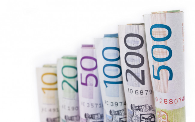 Обои картинки фото разное, золото, купюры, монеты, евро, свернутые, валюта