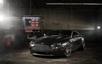 Картинка автомобили aston martin автомобиль