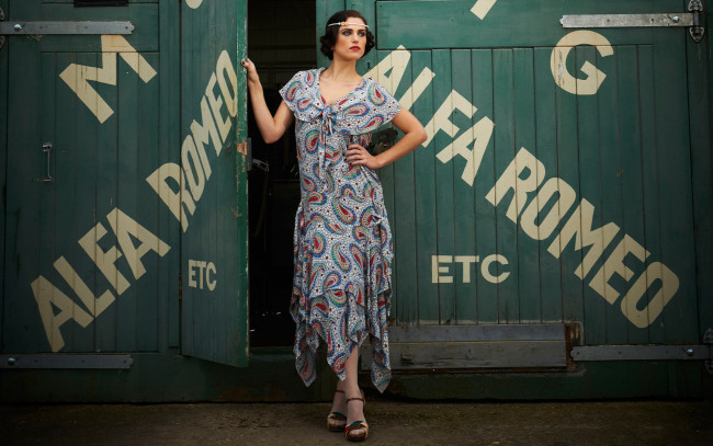 Обои картинки фото Katie McGrath, девушки