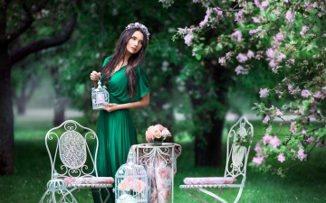обоя девушки, -unsort , брюнетки,  шатенки, брюнетка, платье, венок, деревья, весна, стулья