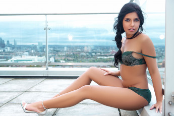 обоя девушки, -unsort , брюнетки,  шатенки, kara, взгляд, девушка, кара, модель, фон