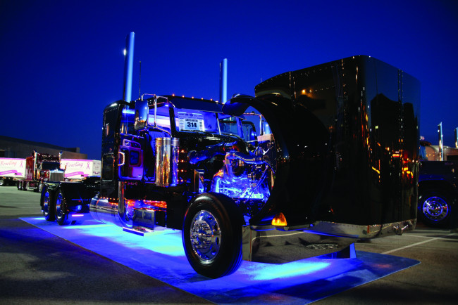 Обои картинки фото автомобили, peterbilt, truck, мотор, кабина