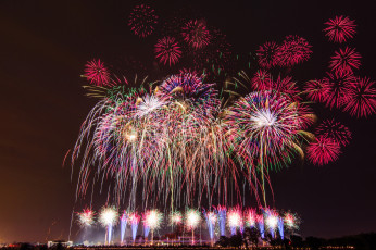 Картинка разное салюты +фейерверки салют