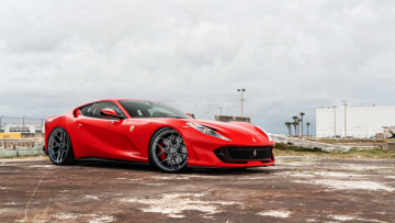 Картинка автомобили ferrari red 812 superfast