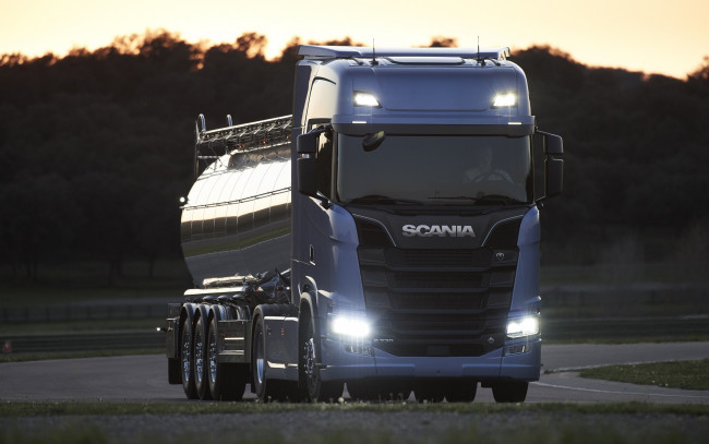 Обои картинки фото автомобили, scania , выставка, улица, наливник