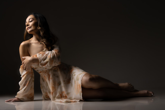 Обои картинки фото девушка - girl, девушки, - брюнетки,  шатенки, девушка, шатенка, сексуальная, милая, модель, красивая, супер, сладкая, лапочка, симпатичная, классная, нежная, идеальная, яркая, игривая, великолепная, обаятельная, жгучая, спокойная, удивительная