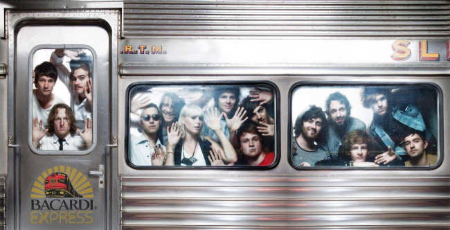 Обои картинки фото бренды, bacardi, люди, вагон