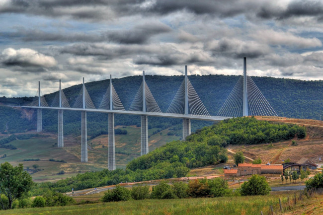 Обои картинки фото виадук, де, мийо, франция, города, мосты, опоры, трос, поля, лес