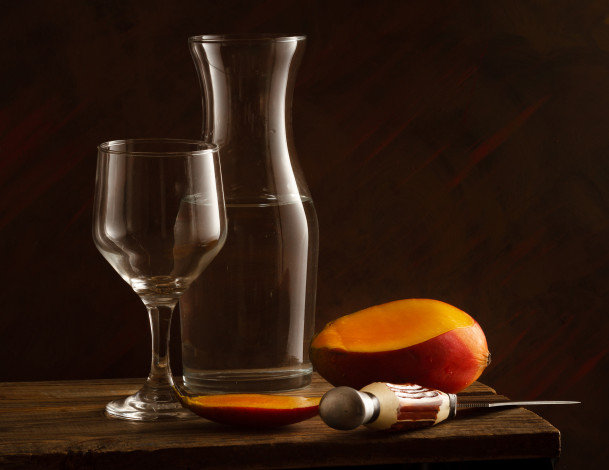 Обои картинки фото еда, манго, плод, бутылка, нож