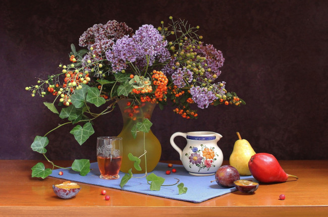 Обои картинки фото еда, натюрморт, сливы, груши, сок, букет