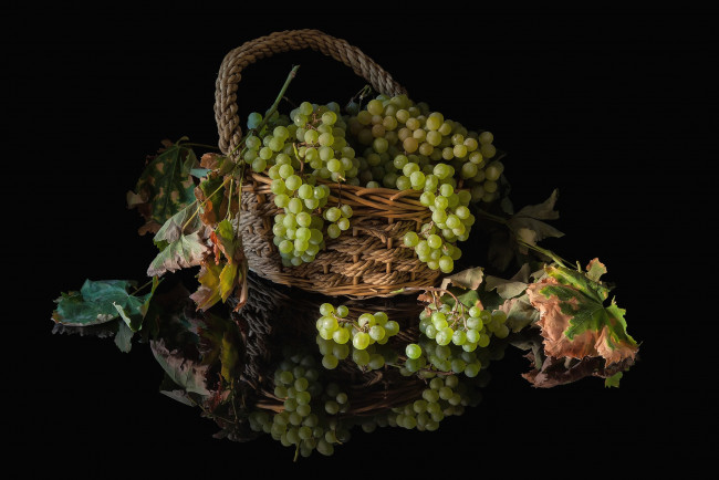 Обои картинки фото еда, виноград, ягоды, корзина