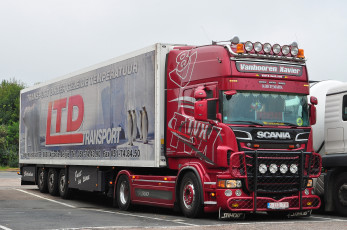 Картинка автомобили scania+ выставка улица седельный грузовик тяжёлый тягач
