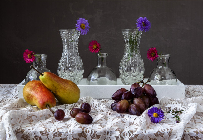 Обои картинки фото еда, натюрморт, астра, груши, виноград