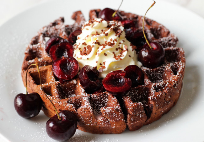 Обои картинки фото еда, пироги, вишня, крем, пирог, выпечка