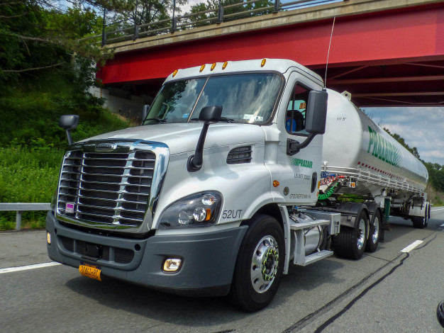 Обои картинки фото freightliner cascadia, автомобили, freightliner, тягач, седельный, грузовик, тяжелый