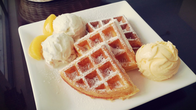 Обои картинки фото еда, мороженое,  десерты, вафли, ice, cream, food, крем, waffle