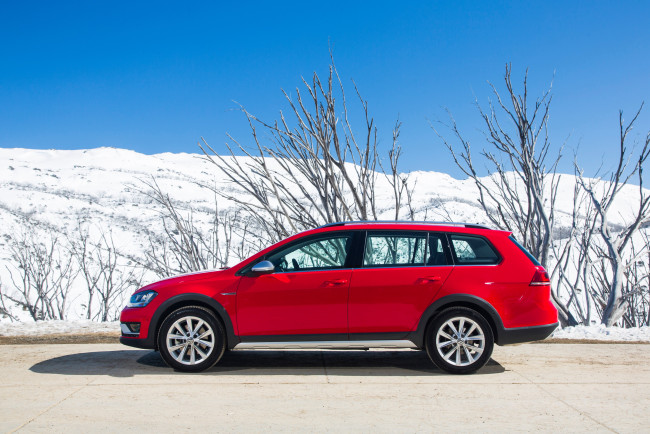 Обои картинки фото автомобили, volkswagen, golf, красный, 2015г, typ, 5g, au-spec, alltrack