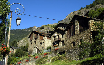 Картинка города -+здания +дома горы фонарь