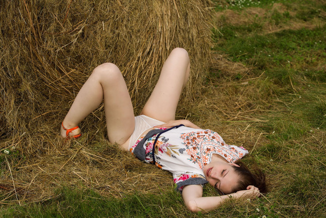 Обои картинки фото девушки, -unsort , брюнетки,  шатенки, isabella, фон, взгляд, девушка