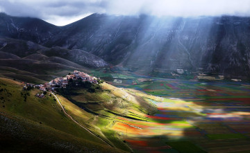 Картинка умбрия +италия города -+пейзажи лучи поля долина селение горы