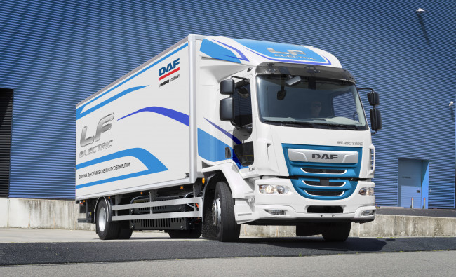 Обои картинки фото автомобили, daf , выставка, улица, daf