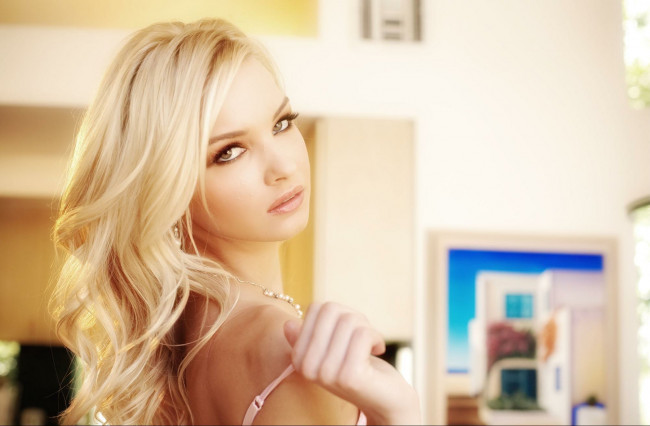 Обои картинки фото девушки, franziska facella, комната, лицо, блондинка