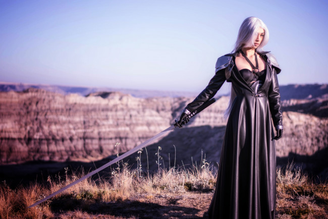 Обои картинки фото разное, cosplay , косплей, меч, плащ, фон, девушка