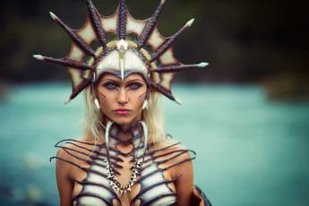 Картинка darya+lefler девушки дарья+лефлер darya lefler амазонка раскраска кости перья туземка красотка дарья лефлер cosplay блондинка девушка модель наряд поза макияж причёска взгляд