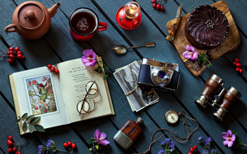 Картинка еда натюрморт книга фотоаппарат очки кофе пирожное