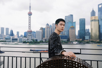 Картинка мужчины wang+yi+bo актер пиджак город
