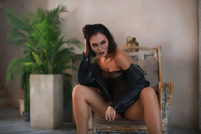 Обои картинки фото девушки, - брюнетки,  шатенки, девушка, брюнетка, сексуальная, милая, модель, красивая, супер, сладкая, симпатичная, классная, нежная, идеальная, яркая, игривая, великолепная, обаятельная, жгучая, спокойная, удивительная