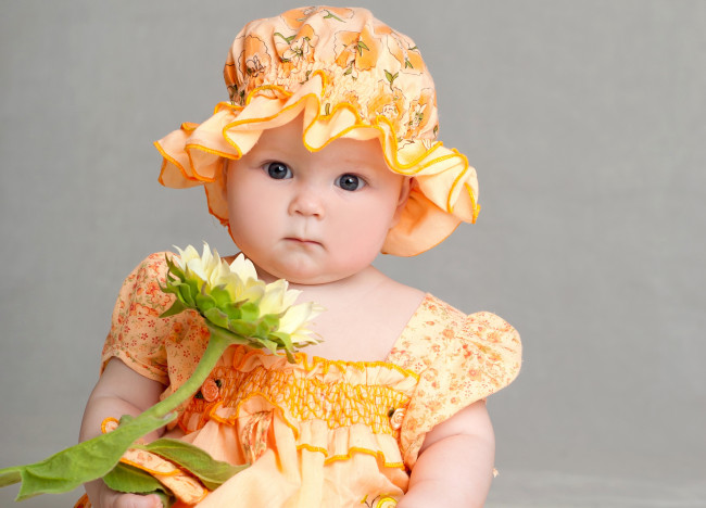 Обои картинки фото разное, дети, девочка, панамка, цветок