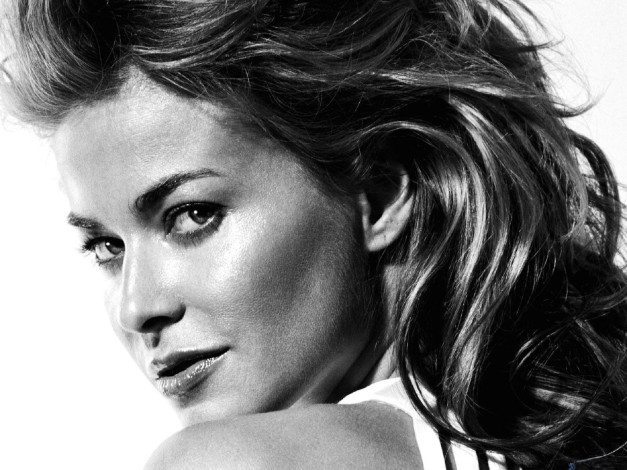 Обои картинки фото девушки, carmen electra, черно-белая, лицо