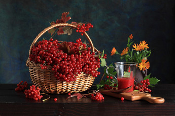 Картинка еда натюрморт корзинка календула калина сок ложка