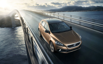 Картинка автомобили volvo cross v40