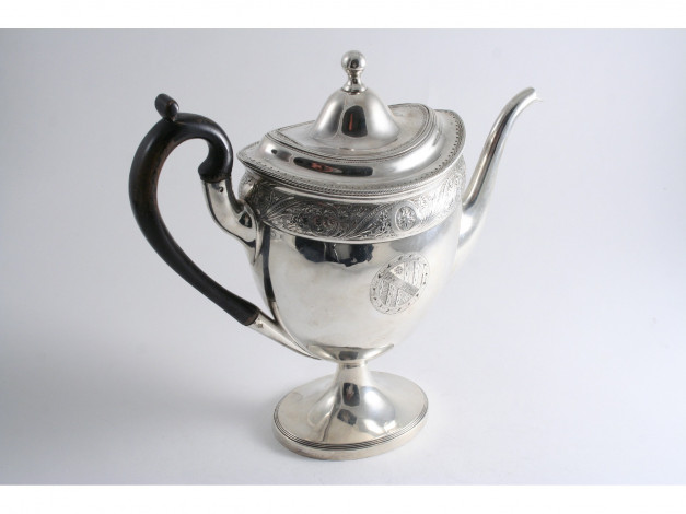 Обои картинки фото разное, посуда, столовые, приборы, кухонная, утварь, чайник, серебро