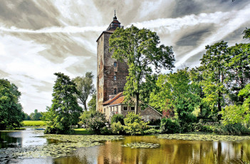 Картинка castle den ham города дворцы замки крепости пруд парк замок башня