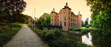 Картинка coloma castle города дворцы замки крепости пруд парк аллеи фонари замок