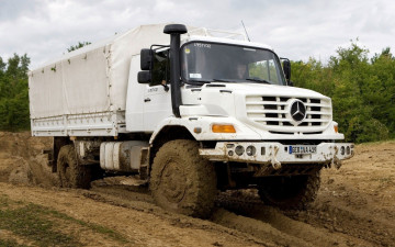 Картинка автомобили mercedes trucks вездеход