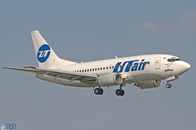 Обои картинки фото vp, авиация, пассажирские, самолёты, самолёт, посадка, внуково, ютэйр