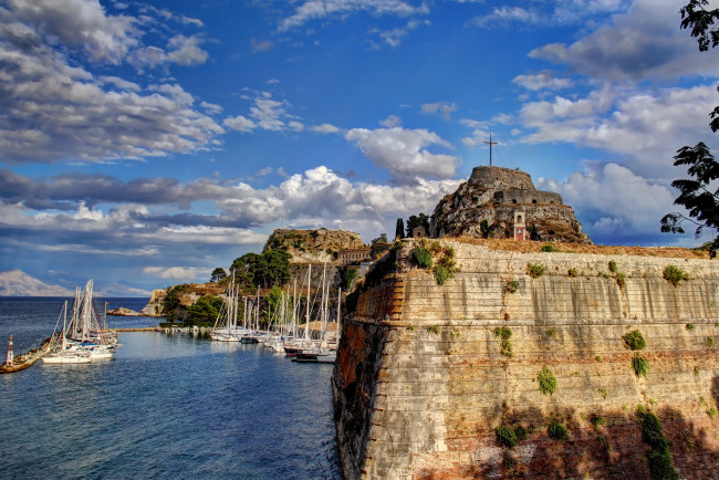 Обои картинки фото греция, керкира, города, пейзажи, побережье, дома, море