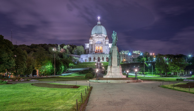 Обои картинки фото saint joseph oratory, города, - католические соборы,  костелы,  аббатства, собор, статуя, парк