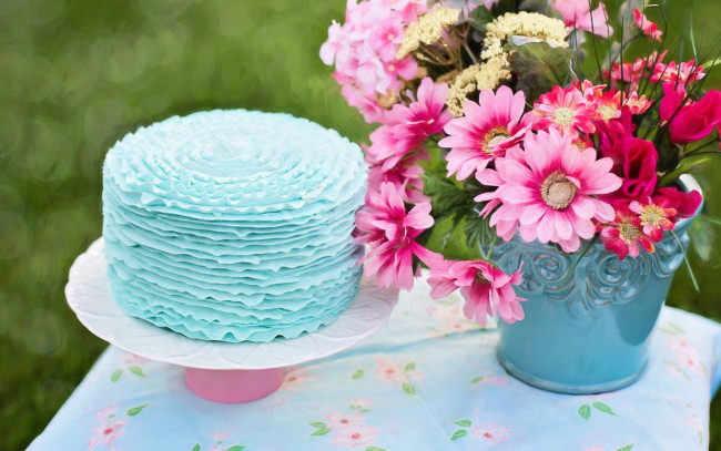 Обои картинки фото еда, торты, цветы, ведро, торт, стол