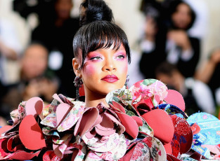 обоя музыка, rihanna, серьги, рюши, наряд, певица, рианна